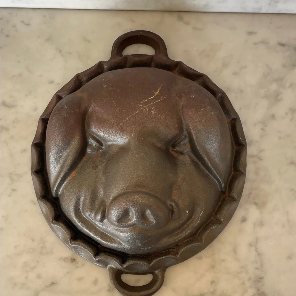VINTAGE Rustic Cast Iron Pig Head Mold Baking Pan